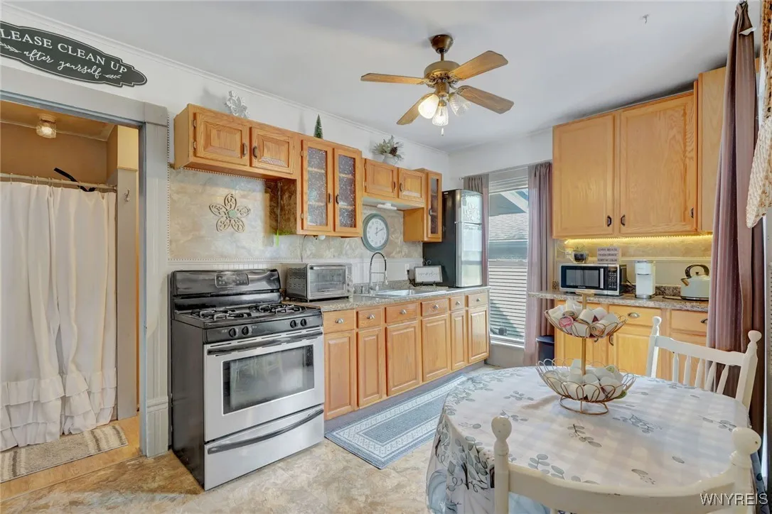 101 North Main Street, Holland, New York 14080, Holland, New York 14080, 7 Bedrooms Bedrooms, 15 Rooms Rooms,2 BathroomsBathrooms,Residential,Closed,101 North Main Street, Holland, New York 14080,0,B1628574