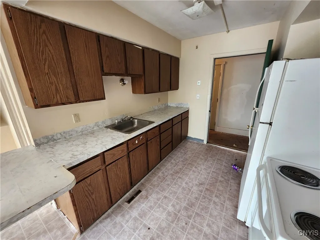 3720 South Salina Street, Syracuse, New York 13205, Syracuse, New York 13205, 4 Bedrooms Bedrooms, ,3 BathroomsBathrooms,Residential,For Sale,3720 South Salina Street, Syracuse, New York 13205,S1629196