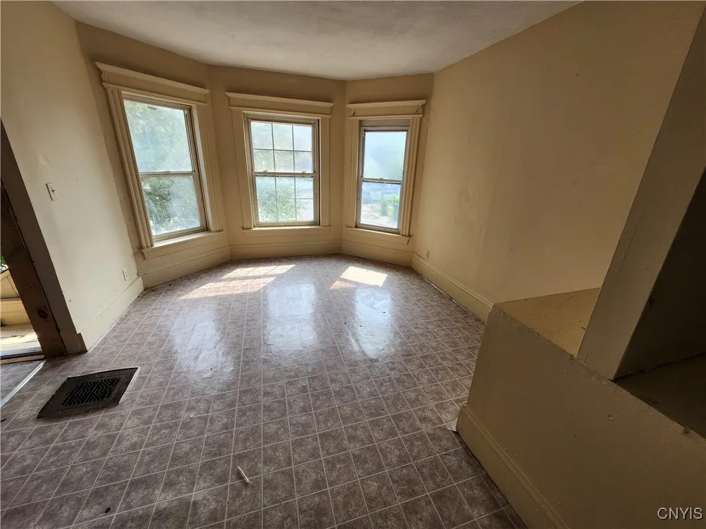 3720 South Salina Street, Syracuse, New York 13205, Syracuse, New York 13205, 4 Bedrooms Bedrooms, ,3 BathroomsBathrooms,Residential,For Sale,3720 South Salina Street, Syracuse, New York 13205,S1629196