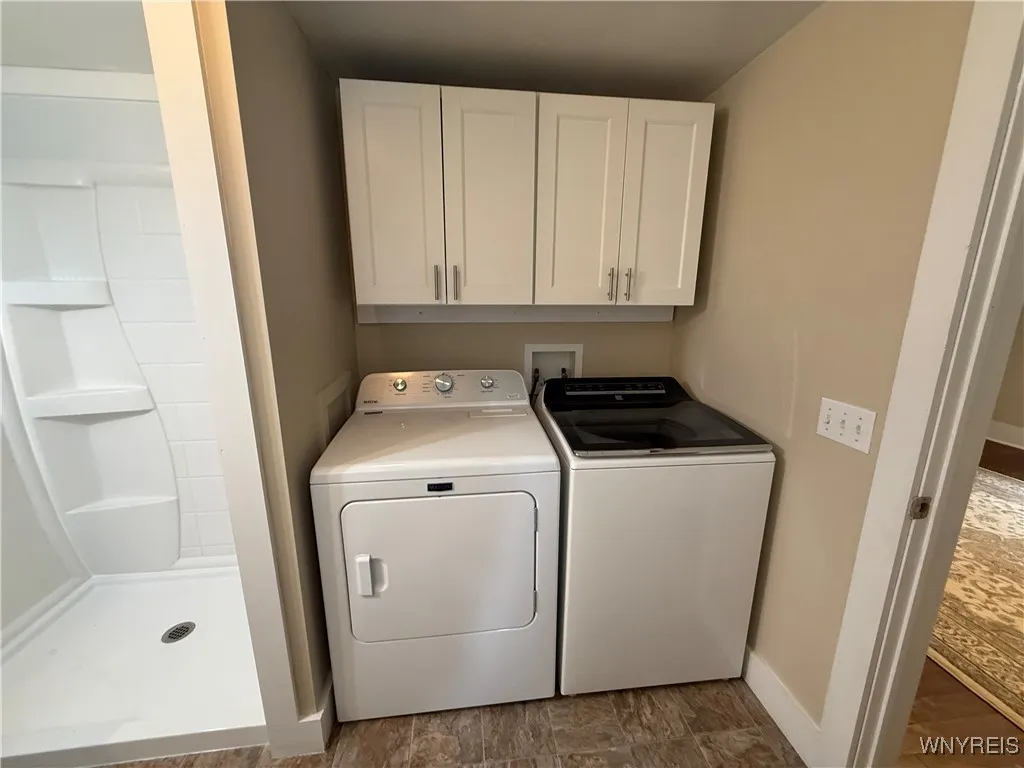 Wah=sher & Dryer Included