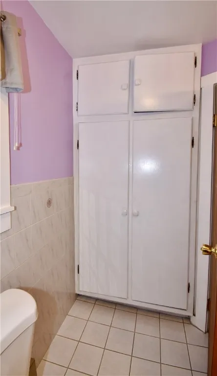 Built-ins in full bath