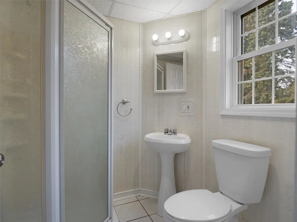 downstairs full bathroom
