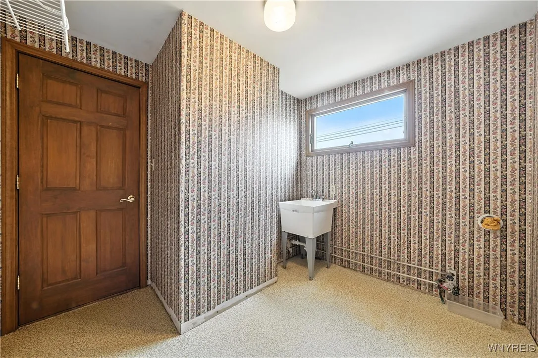 124 Nantucket Drive East, Cheektowaga, New York 14, Cheektowaga, New York 14225, 4 Bedrooms Bedrooms, 8 Rooms Rooms,2 BathroomsBathrooms,Residential,For Sale,124 Nantucket Drive East, Cheektowaga, New York 14,0,B1629121