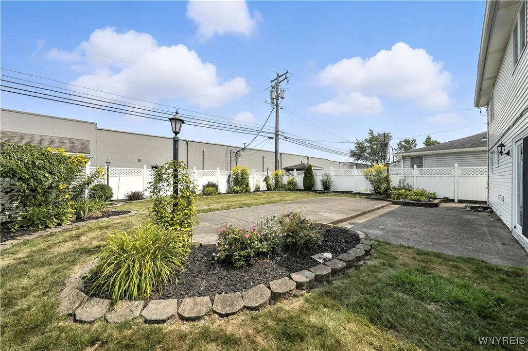 124 Nantucket Drive East, Cheektowaga, New York 14, Cheektowaga, New York 14225, 4 Bedrooms Bedrooms, 8 Rooms Rooms,2 BathroomsBathrooms,Residential,For Sale,124 Nantucket Drive East, Cheektowaga, New York 14,0,B1629121