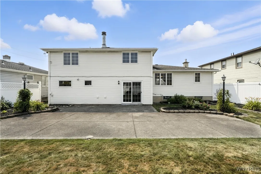 124 Nantucket Drive East, Cheektowaga, New York 14, Cheektowaga, New York 14225, 4 Bedrooms Bedrooms, 8 Rooms Rooms,2 BathroomsBathrooms,Residential,For Sale,124 Nantucket Drive East, Cheektowaga, New York 14,0,B1629121