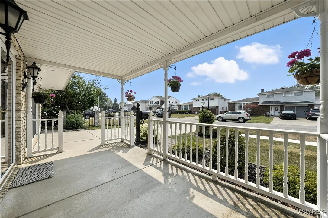 124 Nantucket Drive East, Cheektowaga, New York 14, Cheektowaga, New York 14225, 4 Bedrooms Bedrooms, 8 Rooms Rooms,2 BathroomsBathrooms,Residential,For Sale,124 Nantucket Drive East, Cheektowaga, New York 14,0,B1629121