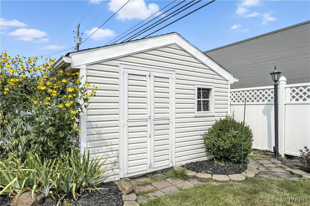 124 Nantucket Drive East, Cheektowaga, New York 14, Cheektowaga, New York 14225, 4 Bedrooms Bedrooms, 8 Rooms Rooms,2 BathroomsBathrooms,Residential,For Sale,124 Nantucket Drive East, Cheektowaga, New York 14,0,B1629121