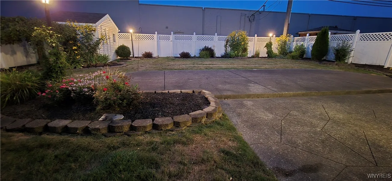 124 Nantucket Drive East, Cheektowaga, New York 14, Cheektowaga, New York 14225, 4 Bedrooms Bedrooms, 8 Rooms Rooms,2 BathroomsBathrooms,Residential,For Sale,124 Nantucket Drive East, Cheektowaga, New York 14,0,B1629121
