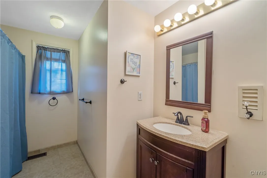 8732 Honeycomb, Cicero, New York 13039, Cicero, New York 13039, 3 Bedrooms Bedrooms, 9 Rooms Rooms,2 BathroomsBathrooms,Residential,Closed,8732 Honeycomb, Cicero, New York 13039,0,S1628374