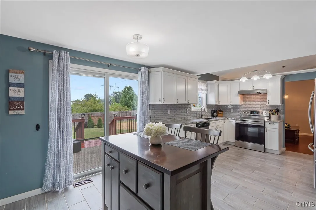 8732 Honeycomb, Cicero, New York 13039, Cicero, New York 13039, 3 Bedrooms Bedrooms, 9 Rooms Rooms,2 BathroomsBathrooms,Residential,Closed,8732 Honeycomb, Cicero, New York 13039,0,S1628374