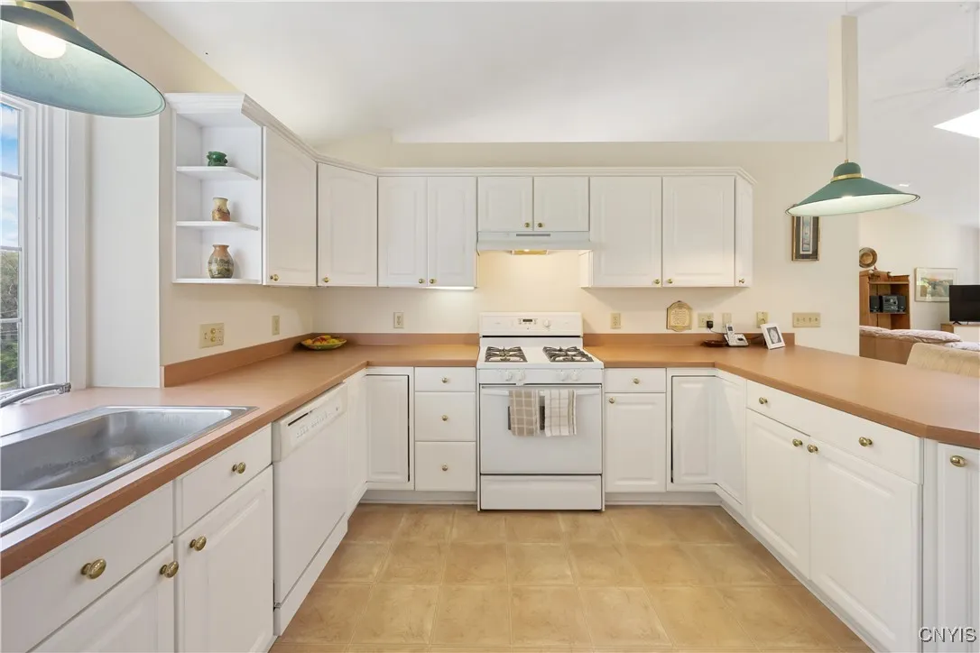 8536 Indian Hill Road, Pompey, New York 13104, Pompey, New York 13104, 4 Bedrooms Bedrooms, 9 Rooms Rooms,3 BathroomsBathrooms,Residential,Closed,8536 Indian Hill Road, Pompey, New York 13104,0,S1628552