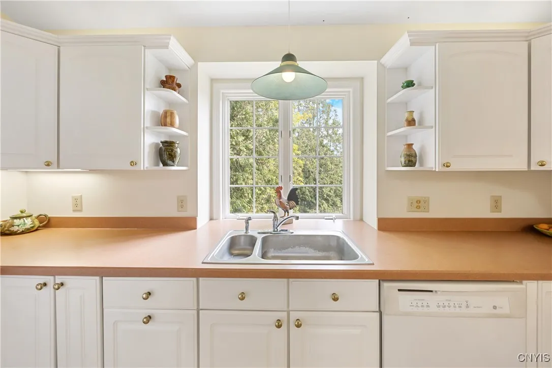 8536 Indian Hill Road, Pompey, New York 13104, Pompey, New York 13104, 4 Bedrooms Bedrooms, 9 Rooms Rooms,3 BathroomsBathrooms,Residential,Closed,8536 Indian Hill Road, Pompey, New York 13104,0,S1628552