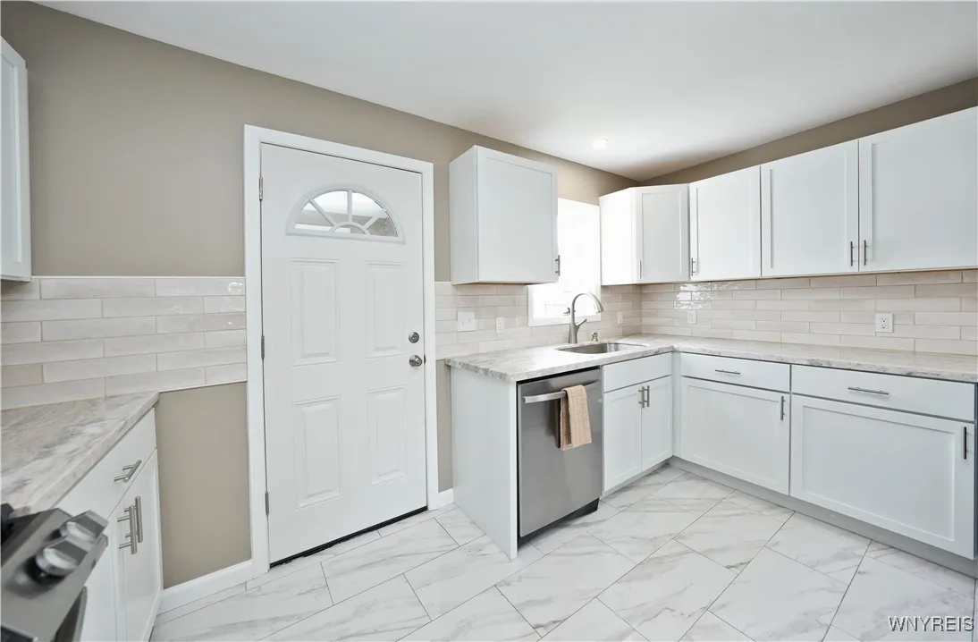211 Claremont Avenue, Tonawanda, New York 14223, Tonawanda, New York 14223, 3 Bedrooms Bedrooms, 7 Rooms Rooms,1 BathroomBathrooms,Residential,For Sale,211 Claremont Avenue, Tonawanda, New York 14223,0,B1629200