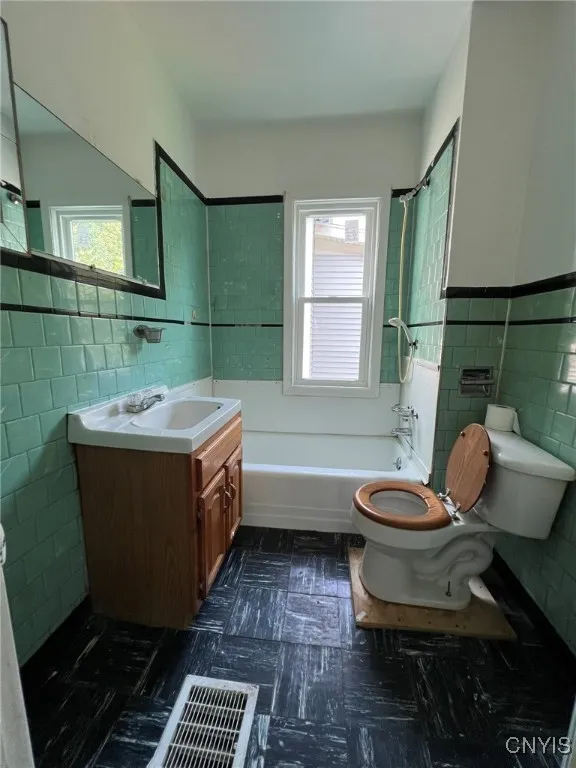 344 Bryant Avenue 46, Syracuse, New York 13204, Syracuse, New York 13204, 6 Bedrooms Bedrooms, ,2 BathroomsBathrooms,Residential,Closed,344 Bryant Avenue 46, Syracuse, New York 13204,0,S1629180