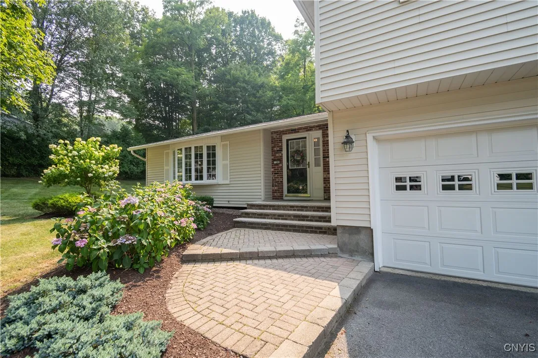 200 Emann Drive, Camillus, New York 13031, Camillus, New York 13031, 4 Bedrooms Bedrooms, 6 Rooms Rooms,2 BathroomsBathrooms,Residential,Closed,200 Emann Drive, Camillus, New York 13031,0,S1629066