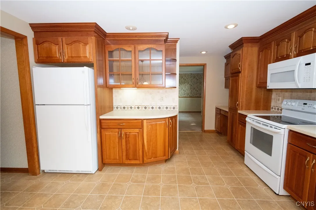 200 Emann Drive, Camillus, New York 13031, Camillus, New York 13031, 4 Bedrooms Bedrooms, 6 Rooms Rooms,2 BathroomsBathrooms,Residential,Closed,200 Emann Drive, Camillus, New York 13031,0,S1629066