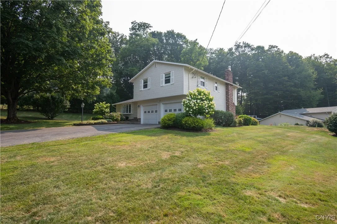 200 Emann Drive, Camillus, New York 13031, Camillus, New York 13031, 4 Bedrooms Bedrooms, 6 Rooms Rooms,2 BathroomsBathrooms,Residential,Closed,200 Emann Drive, Camillus, New York 13031,0,S1629066