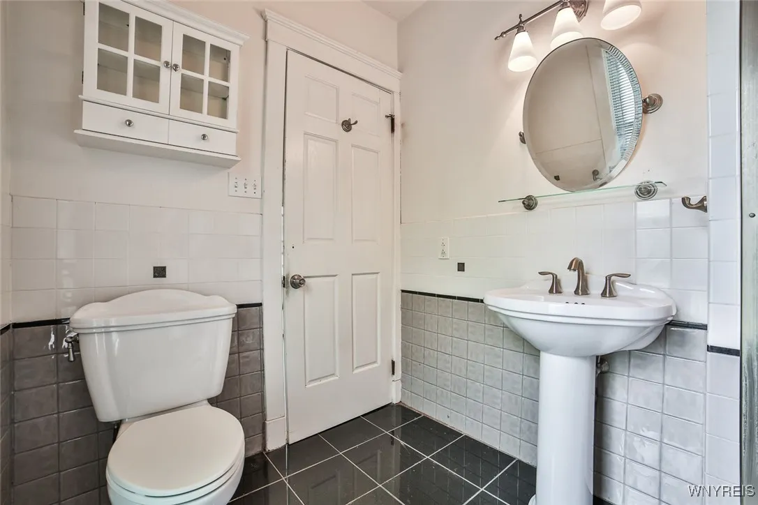 129 Tremaine Avenue, Tonawanda, New York 14217, Tonawanda, New York 14217, 3 Bedrooms Bedrooms, 7 Rooms Rooms,1 BathroomBathrooms,Residential,For Sale,129 Tremaine Avenue, Tonawanda, New York 14217,B1629017
