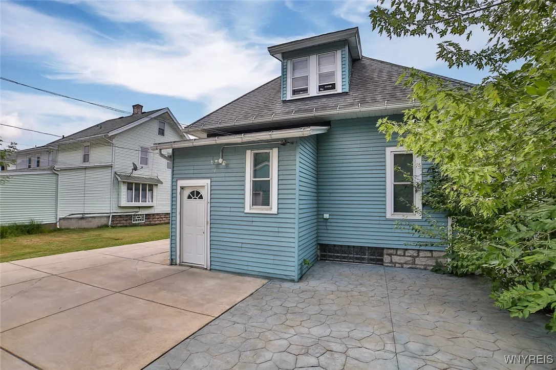 129 Tremaine Avenue, Tonawanda, New York 14217, Tonawanda, New York 14217, 3 Bedrooms Bedrooms, 7 Rooms Rooms,1 BathroomBathrooms,Residential,For Sale,129 Tremaine Avenue, Tonawanda, New York 14217,B1629017