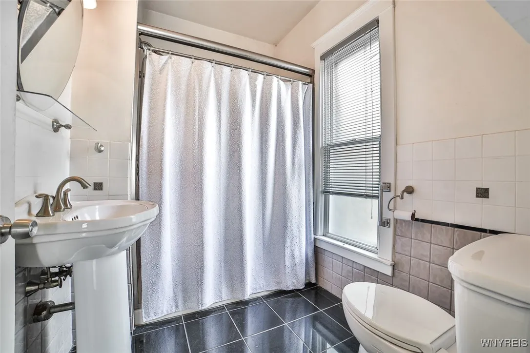 129 Tremaine Avenue, Tonawanda, New York 14217, Tonawanda, New York 14217, 3 Bedrooms Bedrooms, 7 Rooms Rooms,1 BathroomBathrooms,Residential,For Sale,129 Tremaine Avenue, Tonawanda, New York 14217,B1629017