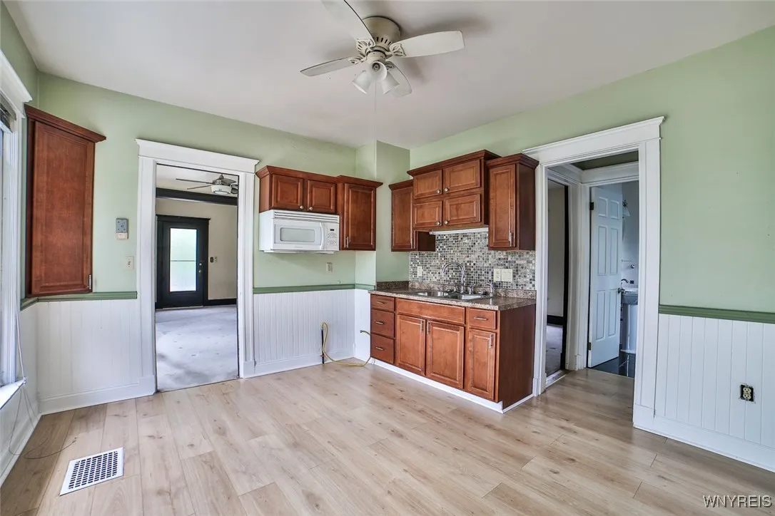 129 Tremaine Avenue, Tonawanda, New York 14217, Tonawanda, New York 14217, 3 Bedrooms Bedrooms, 7 Rooms Rooms,1 BathroomBathrooms,Residential,For Sale,129 Tremaine Avenue, Tonawanda, New York 14217,B1629017