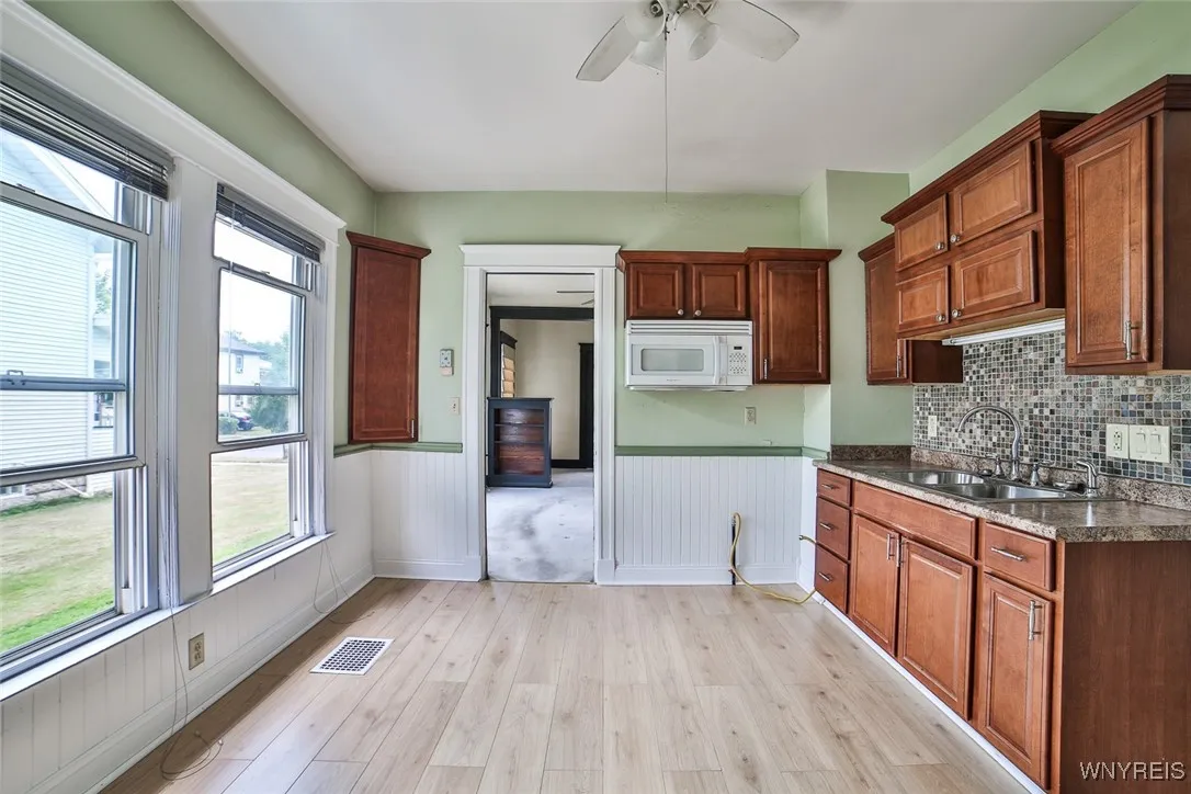 129 Tremaine Avenue, Tonawanda, New York 14217, Tonawanda, New York 14217, 3 Bedrooms Bedrooms, 7 Rooms Rooms,1 BathroomBathrooms,Residential,For Sale,129 Tremaine Avenue, Tonawanda, New York 14217,B1629017