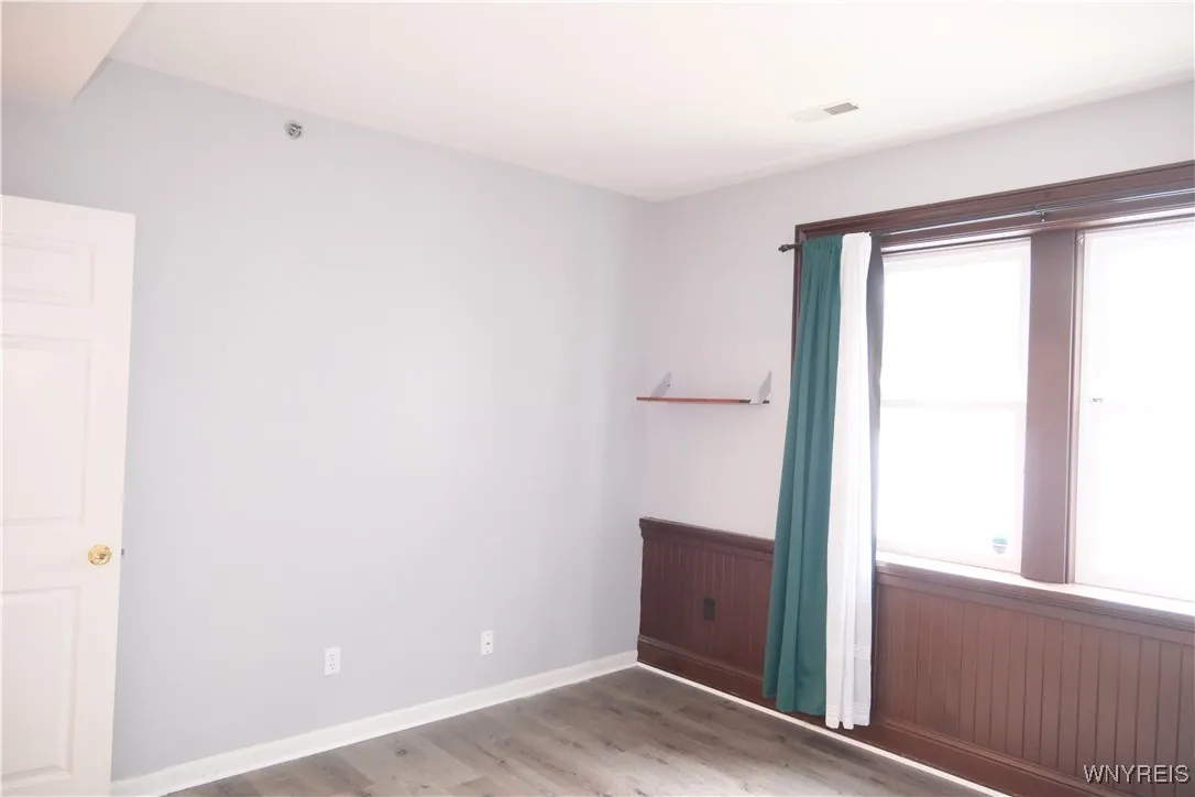 233 Richmond Avenue 3, Buffalo, New York 14222, Buffalo, New York 14222, 2 Bedrooms Bedrooms, 5 Rooms Rooms,1 BathroomBathrooms,Residential Lease,For Rent,233 Richmond Avenue 3, Buffalo, New York 14222,B1629275