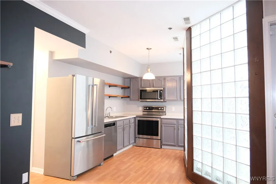 233 Richmond Avenue 3, Buffalo, New York 14222, Buffalo, New York 14222, 2 Bedrooms Bedrooms, 5 Rooms Rooms,1 BathroomBathrooms,Residential Lease,For Rent,233 Richmond Avenue 3, Buffalo, New York 14222,B1629275