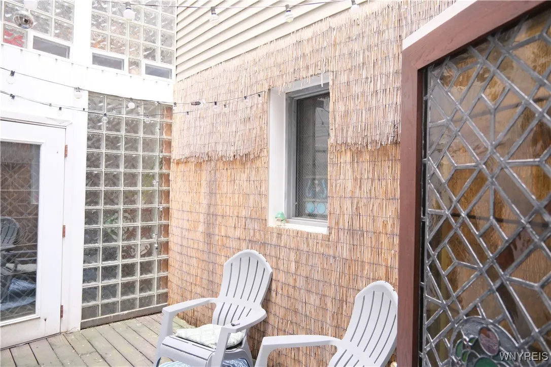 233 Richmond Avenue 3, Buffalo, New York 14222, Buffalo, New York 14222, 2 Bedrooms Bedrooms, 5 Rooms Rooms,1 BathroomBathrooms,Residential Lease,For Rent,233 Richmond Avenue 3, Buffalo, New York 14222,B1629275