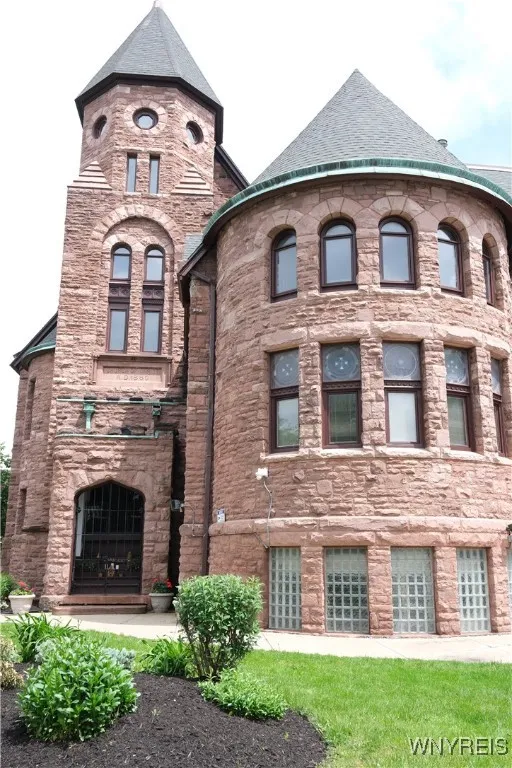 233 Richmond Avenue 3, Buffalo, New York 14222, Buffalo, New York 14222, 2 Bedrooms Bedrooms, 5 Rooms Rooms,1 BathroomBathrooms,Residential Lease,For Rent,233 Richmond Avenue 3, Buffalo, New York 14222,B1629275