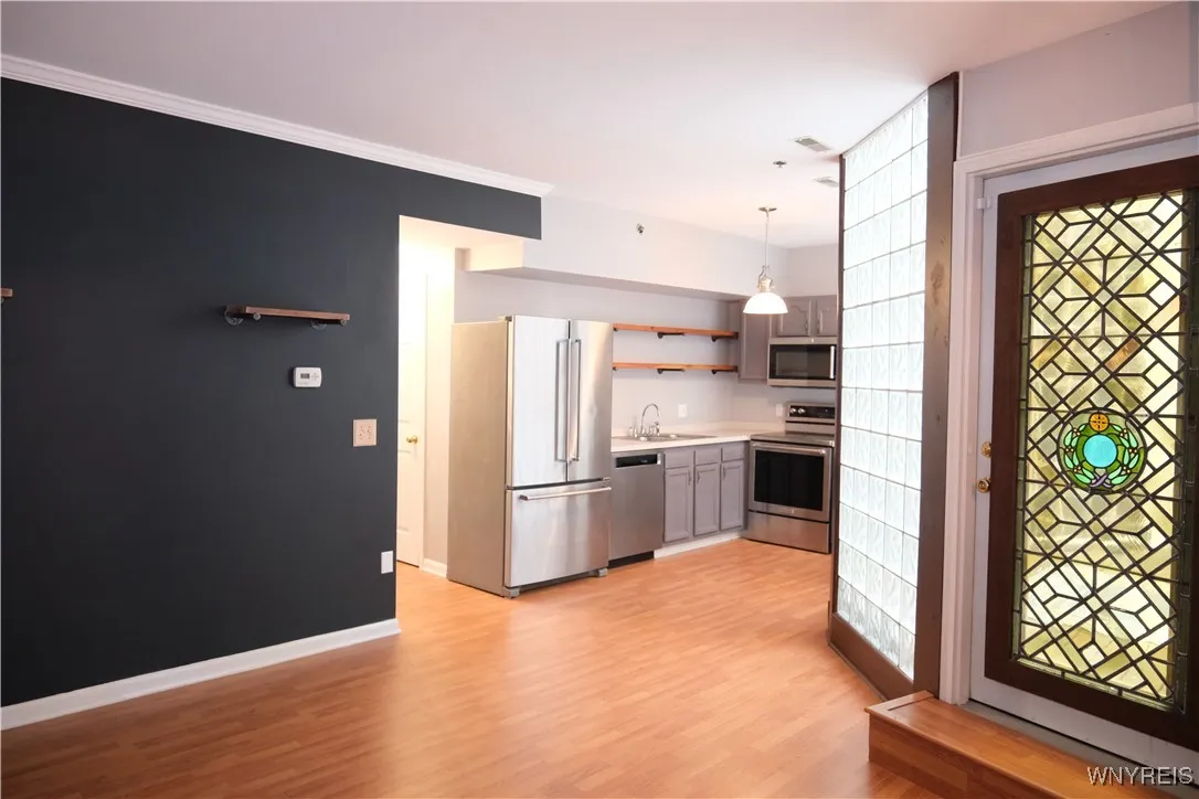 233 Richmond Avenue 3, Buffalo, New York 14222, Buffalo, New York 14222, 2 Bedrooms Bedrooms, 5 Rooms Rooms,1 BathroomBathrooms,Residential Lease,For Rent,233 Richmond Avenue 3, Buffalo, New York 14222,B1629275