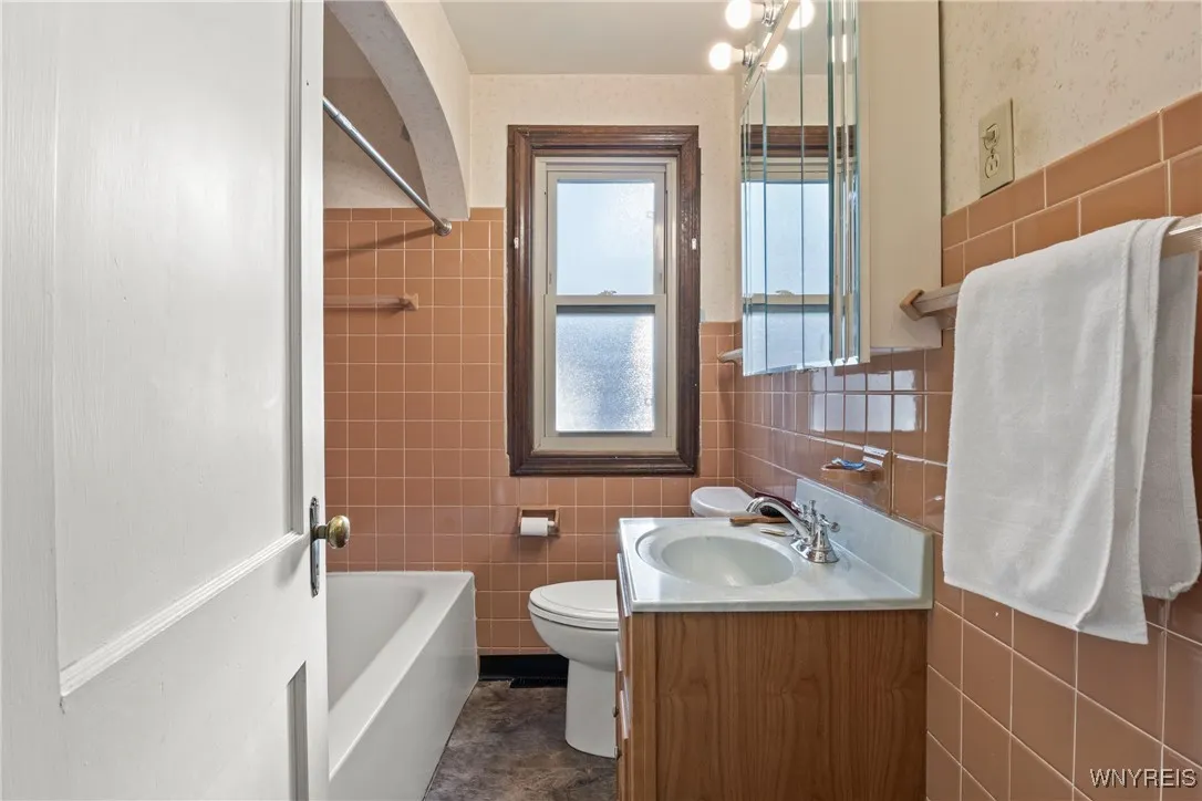 4165 Norway Place, Hamburg, New York 14075, Hamburg, New York 14075, 4 Bedrooms Bedrooms, 9 Rooms Rooms,2 BathroomsBathrooms,Residential,For Sale,4165 Norway Place, Hamburg, New York 14075,0,B1629247