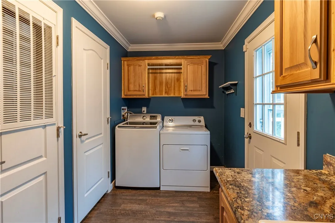 1ST FLOOR LAUNDRY