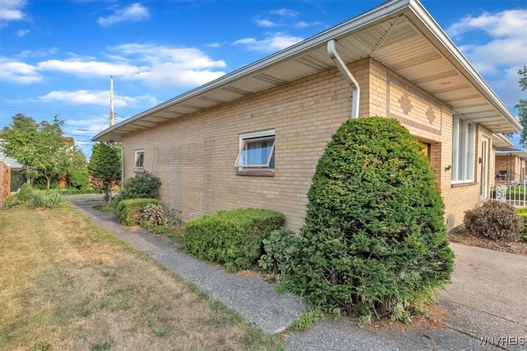 106 Nash Street, West Seneca, New York 14206, West Seneca, New York 14206, 4 Bedrooms Bedrooms, 5 Rooms Rooms,2 BathroomsBathrooms,Residential,For Sale,106 Nash Street, West Seneca, New York 14206,B1629144
