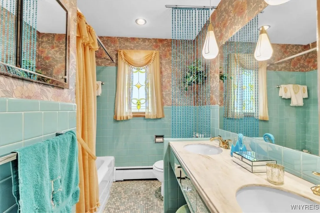 Here we are at the first of the 2 full bathrooms in the home.