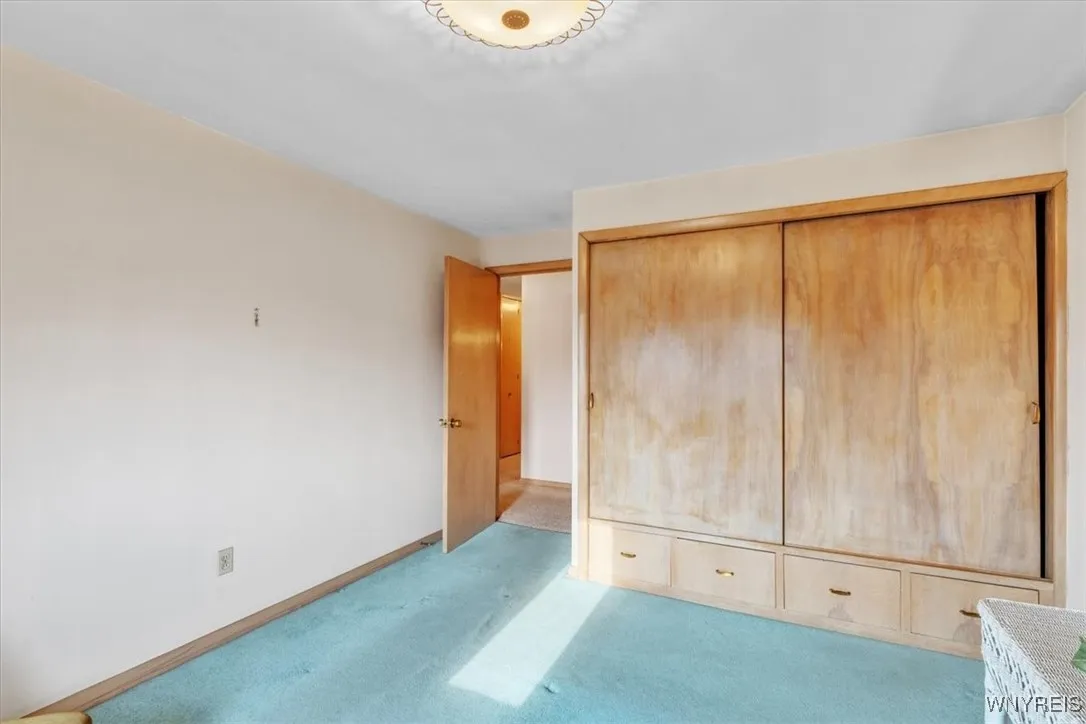 Again, the built in storage is very nice in all the bedrooms