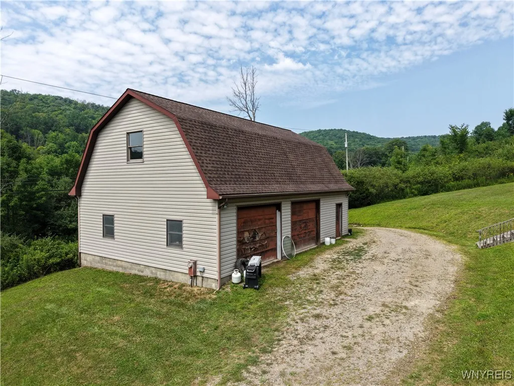 5736 Plum Brook Road, Great Valley, New York 14741, Great Valley, New York 14741, 4 Bedrooms Bedrooms, 10 Rooms Rooms,2 BathroomsBathrooms,Residential,Closed,5736 Plum Brook Road, Great Valley, New York 14741,0,B1629292