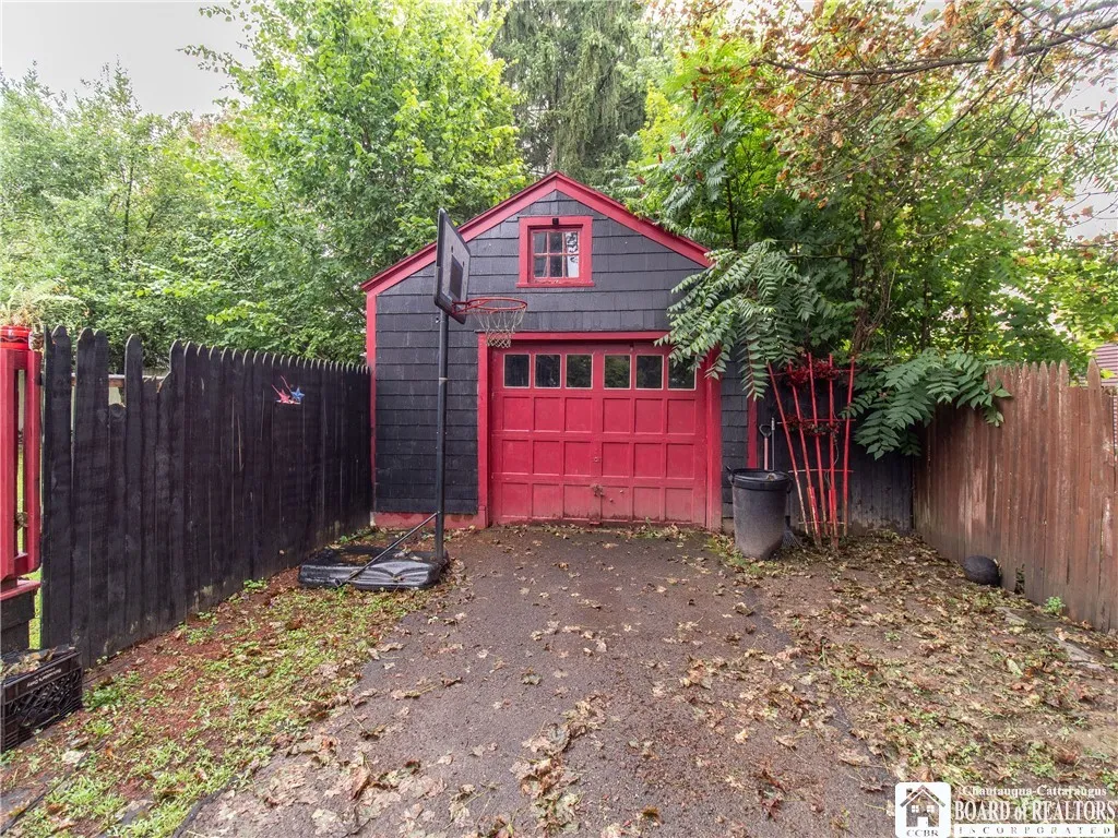 11 Superior Street, Jamestown, New York 14701, Jamestown, New York 14701, 2 Bedrooms Bedrooms, 8 Rooms Rooms,2 BathroomsBathrooms,Residential,Closed,11 Superior Street, Jamestown, New York 14701,0,R1628761