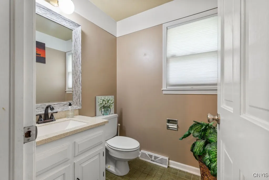 8174 Old Sunridge Drive, Manlius, New York 13104, Manlius, New York 13104, 4 Bedrooms Bedrooms, 11 Rooms Rooms,2 BathroomsBathrooms,Residential,Closed,8174 Old Sunridge Drive, Manlius, New York 13104,0,S1628921