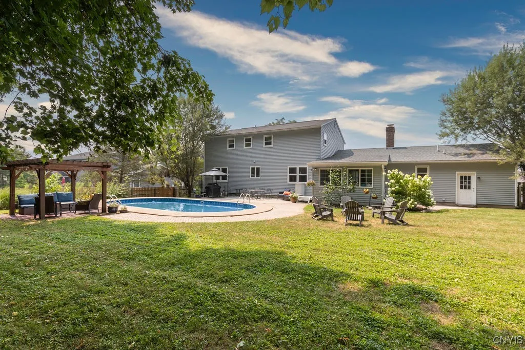 8174 Old Sunridge Drive, Manlius, New York 13104, Manlius, New York 13104, 4 Bedrooms Bedrooms, 11 Rooms Rooms,2 BathroomsBathrooms,Residential,Closed,8174 Old Sunridge Drive, Manlius, New York 13104,0,S1628921