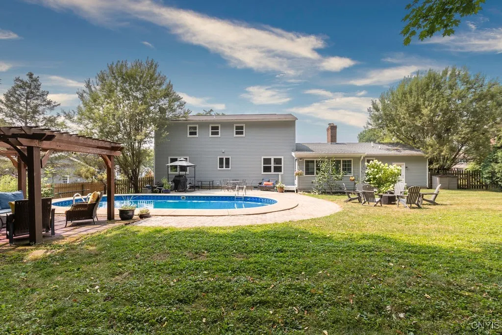 8174 Old Sunridge Drive, Manlius, New York 13104, Manlius, New York 13104, 4 Bedrooms Bedrooms, 11 Rooms Rooms,2 BathroomsBathrooms,Residential,Closed,8174 Old Sunridge Drive, Manlius, New York 13104,0,S1628921