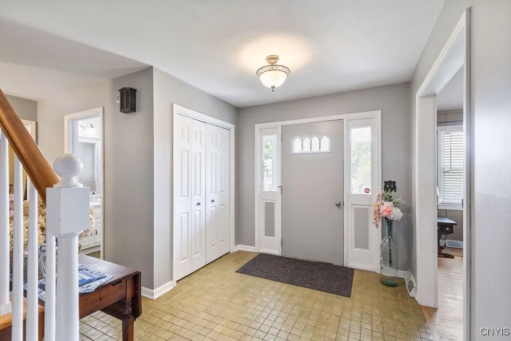 8174 Old Sunridge Drive, Manlius, New York 13104, Manlius, New York 13104, 4 Bedrooms Bedrooms, 11 Rooms Rooms,2 BathroomsBathrooms,Residential,Closed,8174 Old Sunridge Drive, Manlius, New York 13104,0,S1628921