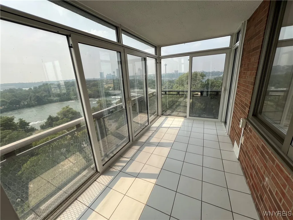 151 Buffalo Avenue 904, Niagara Falls, New York 14, Niagara Falls, New York 14303, 2 Bedrooms Bedrooms, 6 Rooms Rooms,2 BathroomsBathrooms,Residential,For Sale,151 Buffalo Avenue 904, Niagara Falls, New York 14,B1629345