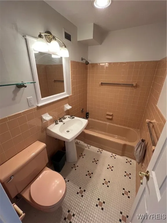 151 Buffalo Avenue 904, Niagara Falls, New York 14, Niagara Falls, New York 14303, 2 Bedrooms Bedrooms, 6 Rooms Rooms,2 BathroomsBathrooms,Residential,For Sale,151 Buffalo Avenue 904, Niagara Falls, New York 14,B1629345