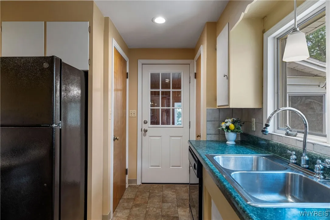 27 Greenfield Drive, Tonawanda, New York 14150, Tonawanda, New York 14150, 3 Bedrooms Bedrooms, 7 Rooms Rooms,1 BathroomBathrooms,Residential,Closed,27 Greenfield Drive, Tonawanda, New York 14150,0,B1629169