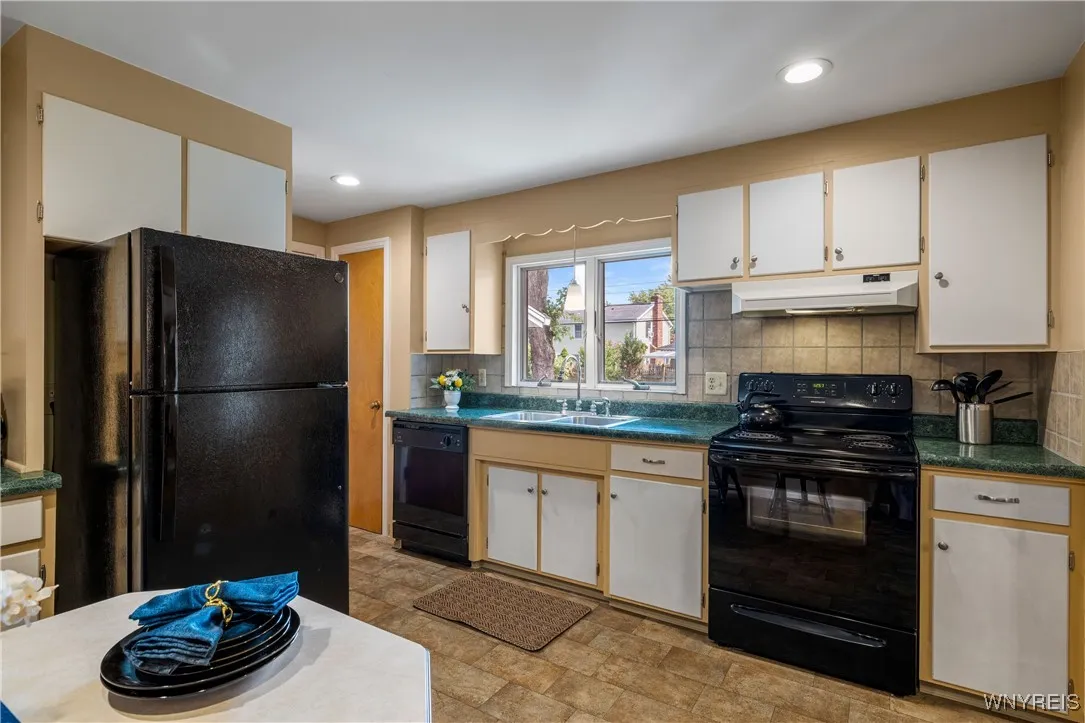 27 Greenfield Drive, Tonawanda, New York 14150, Tonawanda, New York 14150, 3 Bedrooms Bedrooms, 7 Rooms Rooms,1 BathroomBathrooms,Residential,Closed,27 Greenfield Drive, Tonawanda, New York 14150,0,B1629169