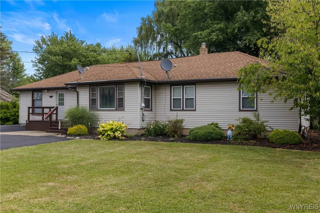 8375 Transit Road, Clarence, New York 14051, Clarence, New York 14051, 4 Bedrooms Bedrooms, 8 Rooms Rooms,2 BathroomsBathrooms,Residential,For Sale,8375 Transit Road, Clarence, New York 14051,B1627758