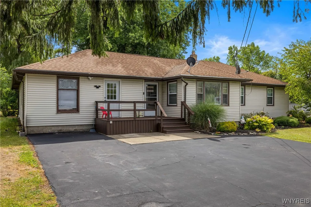 8375 Transit Road, Clarence, New York 14051, Clarence, New York 14051, 4 Bedrooms Bedrooms, 8 Rooms Rooms,2 BathroomsBathrooms,Residential,For Sale,8375 Transit Road, Clarence, New York 14051,B1627758