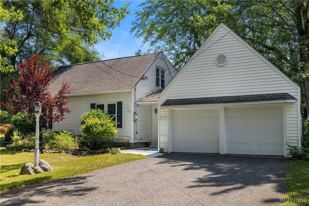 9461 Greiner Road, Clarence, New York 14031, Clarence, New York 14031, 3 Bedrooms Bedrooms, 8 Rooms Rooms,2 BathroomsBathrooms,Residential,For Sale,9461 Greiner Road, Clarence, New York 14031,B1629107
