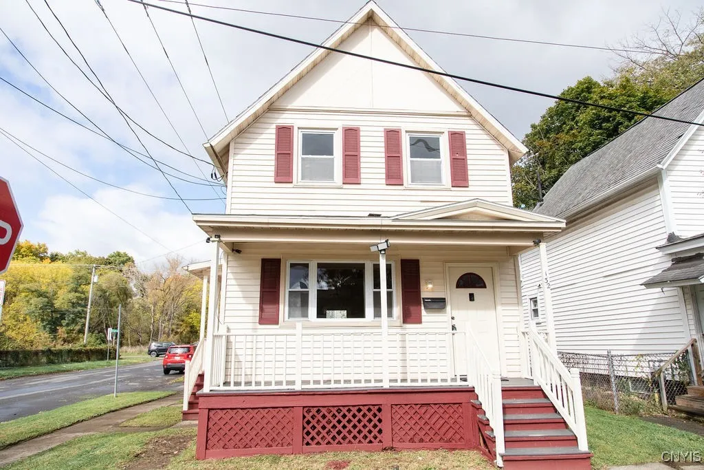 132 Fenton Street, Syracuse, New York 13204, Syracuse, New York 13204, 2 Bedrooms Bedrooms, 4 Rooms Rooms,1 BathroomBathrooms,Residential,For Sale,132 Fenton Street, Syracuse, New York 13204,S1629192